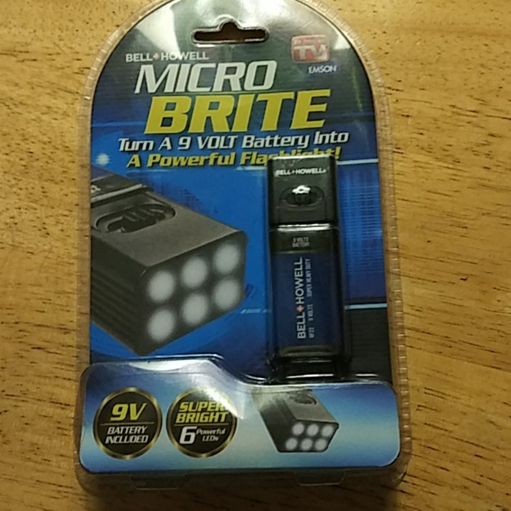 NWT BELL & HOWELL MICRO BRITE FLASHLIGHT